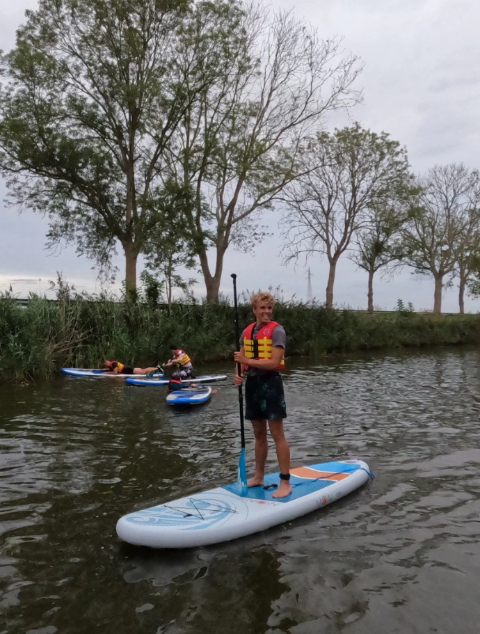 SUP huren Amanzie West-Vlaanderen Moai 10'6 suppen
